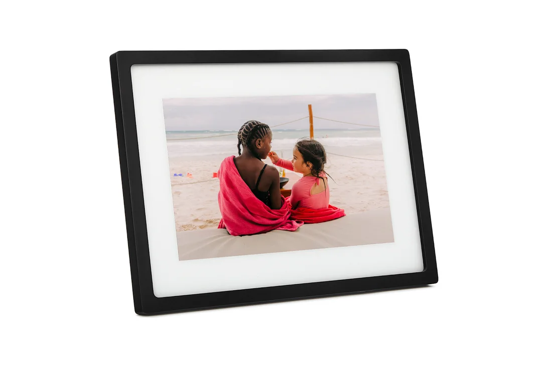 Black Skylight 10-inch digital photo frame displaying a family photograph